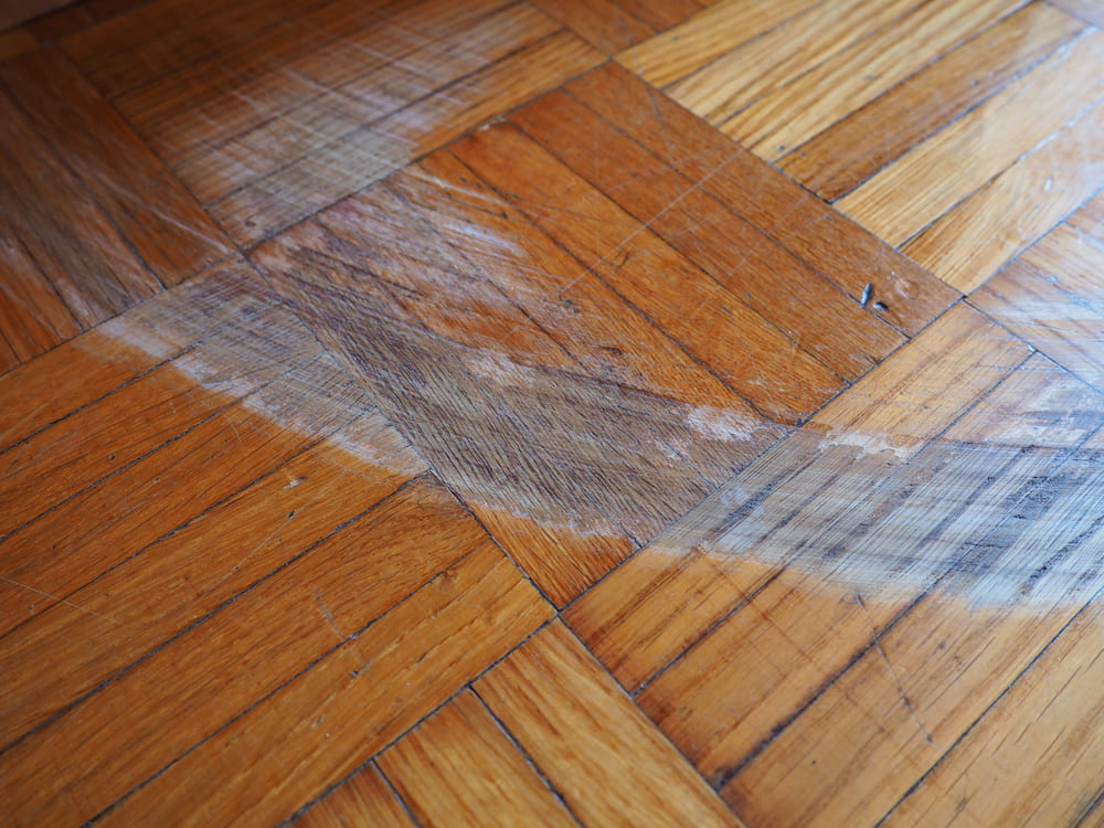 Cómo reparar parquet desgastado